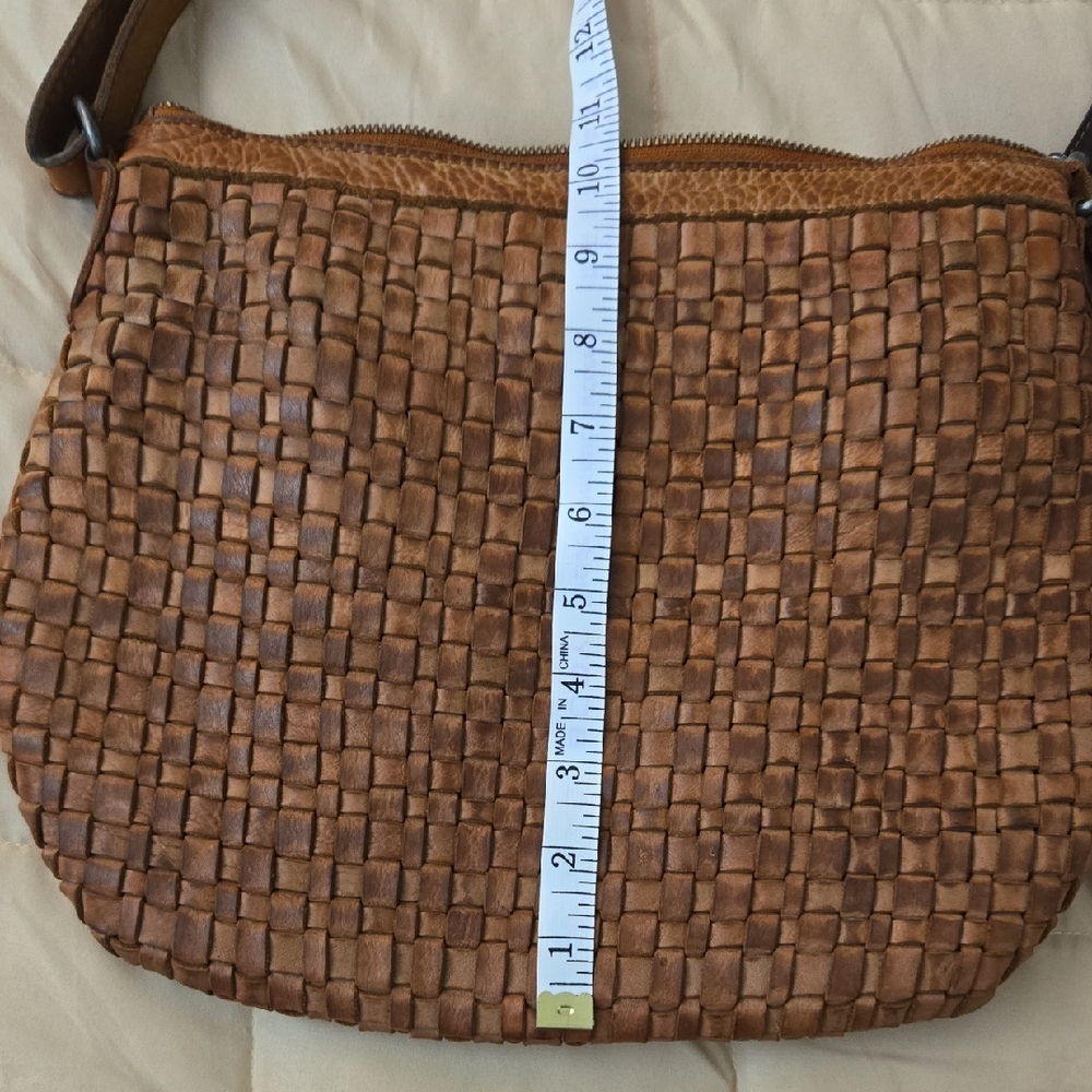 🏠 Vilenca Holland Elegant Brown Woven Adjustible Strap Crossbody Bag - Picture 13 of 13